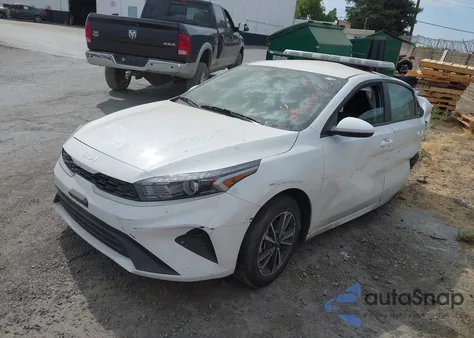 2024 Kia Forte Lxs z USA, uszkodzony, nr VIN 3KPF24AD4RE716532